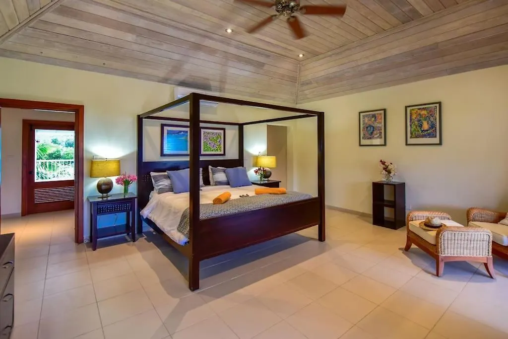 The Hideaway 3 Bedroom Townhouse With Pool Gaynors Villa