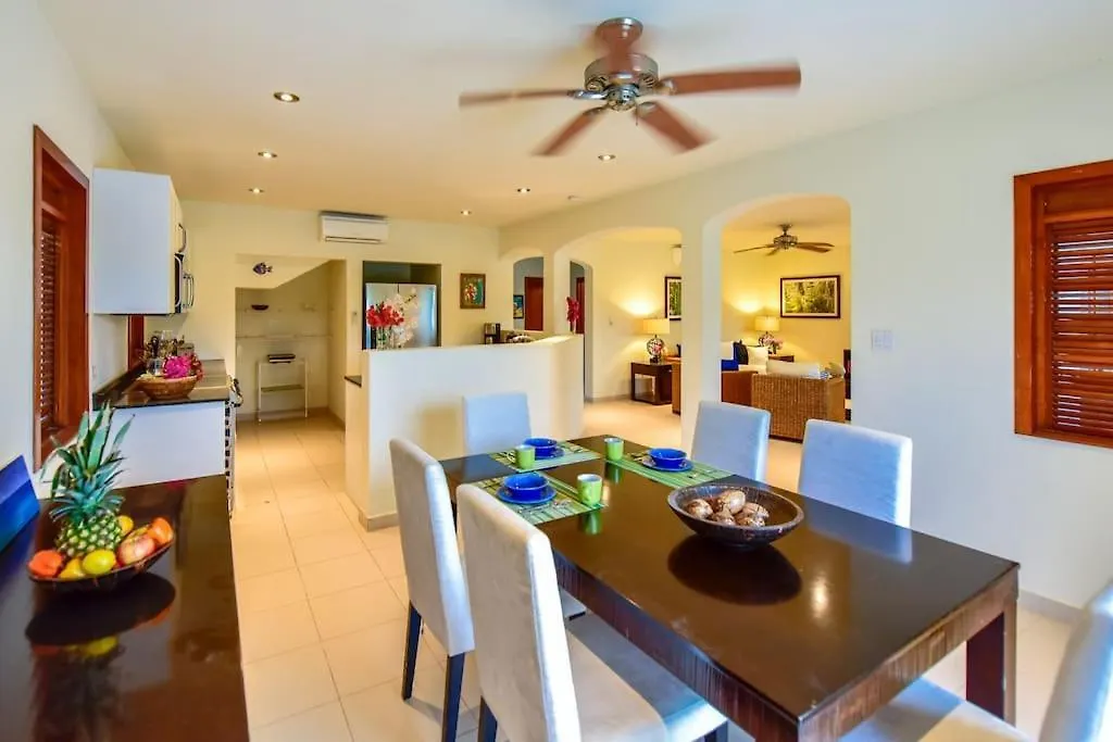 The Hideaway 3 Bedroom Townhouse With Pool Gaynors