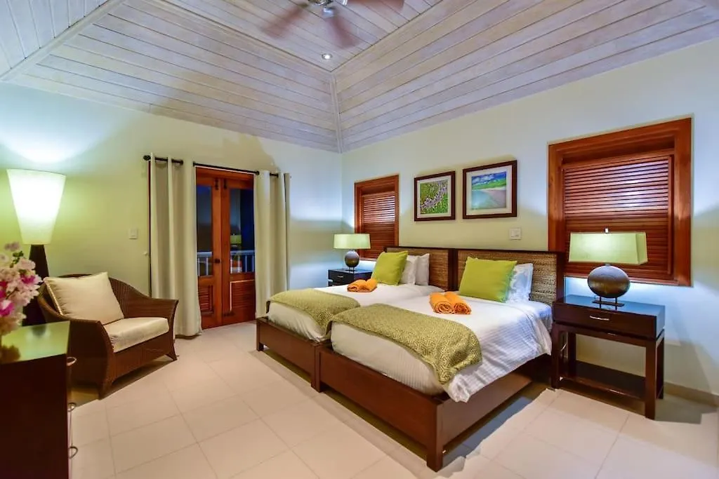 Villa The Hideaway 3 Bedroom Townhouse With Pool Gaynors