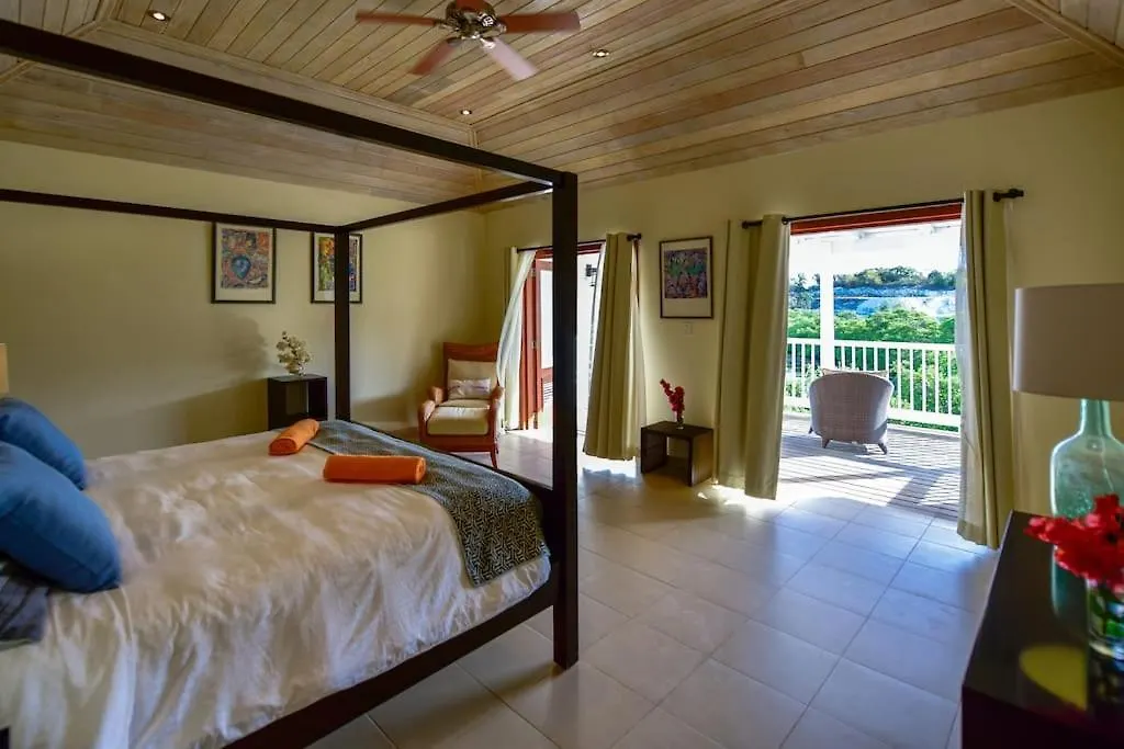 The Hideaway 3 Bedroom Townhouse With Pool Gaynors 0*,